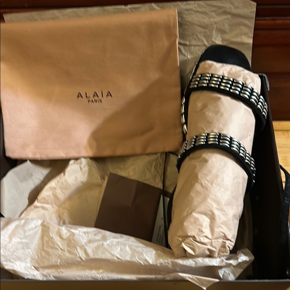 Alaia Paris Black Sandals - Picture 2 of 9